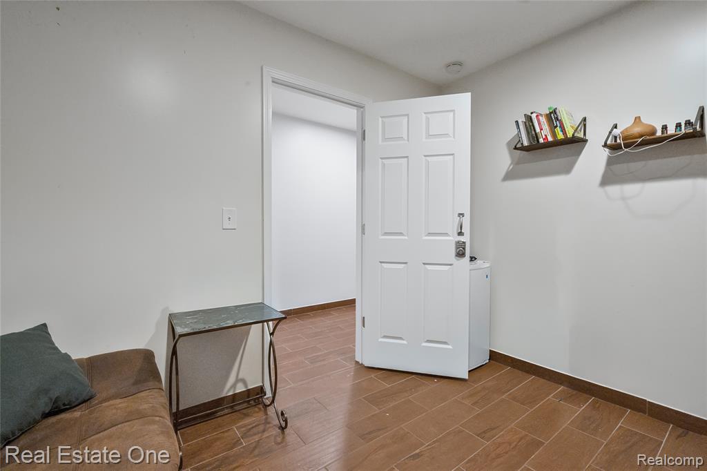 6067 N Vernon Street, Dearborn Heights, MI 48127 — Photo 48