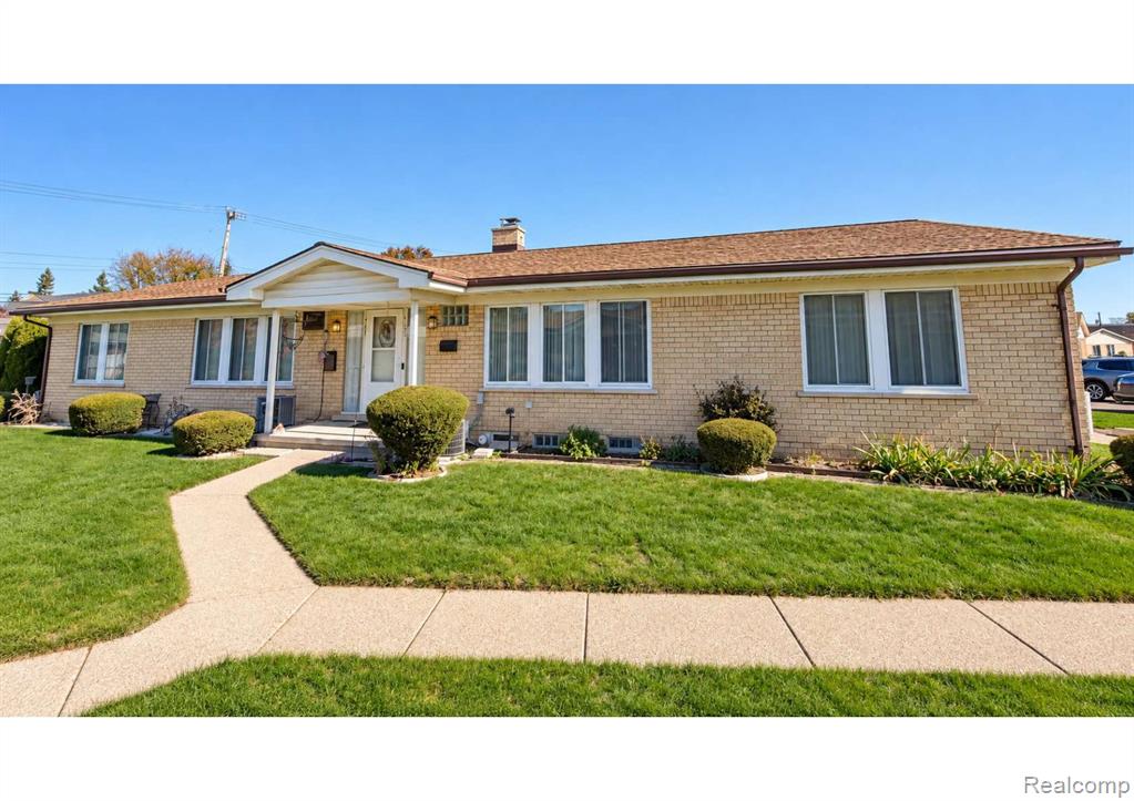 19253 E 13 Mile Road, Roseville, MI 48066