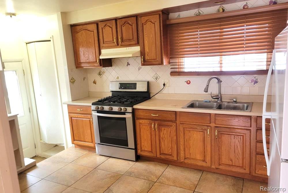 6554 Cronin Drive S, Dearborn Heights, MI 48127 — Photo 3
