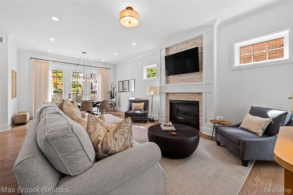 955 S BATES Street, Birmingham, MI 48009 — Photo 11