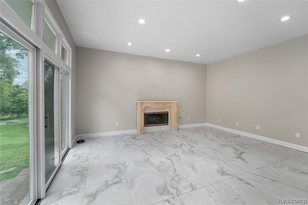 7386 Woodlore Drive, West Bloomfield, MI 48323 — Photo 9
