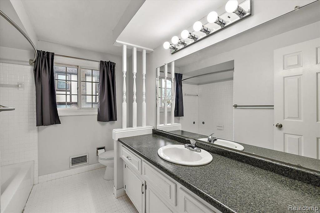 16490 OLD BEDFORD Road, Northville, MI 48168 — Photo 30