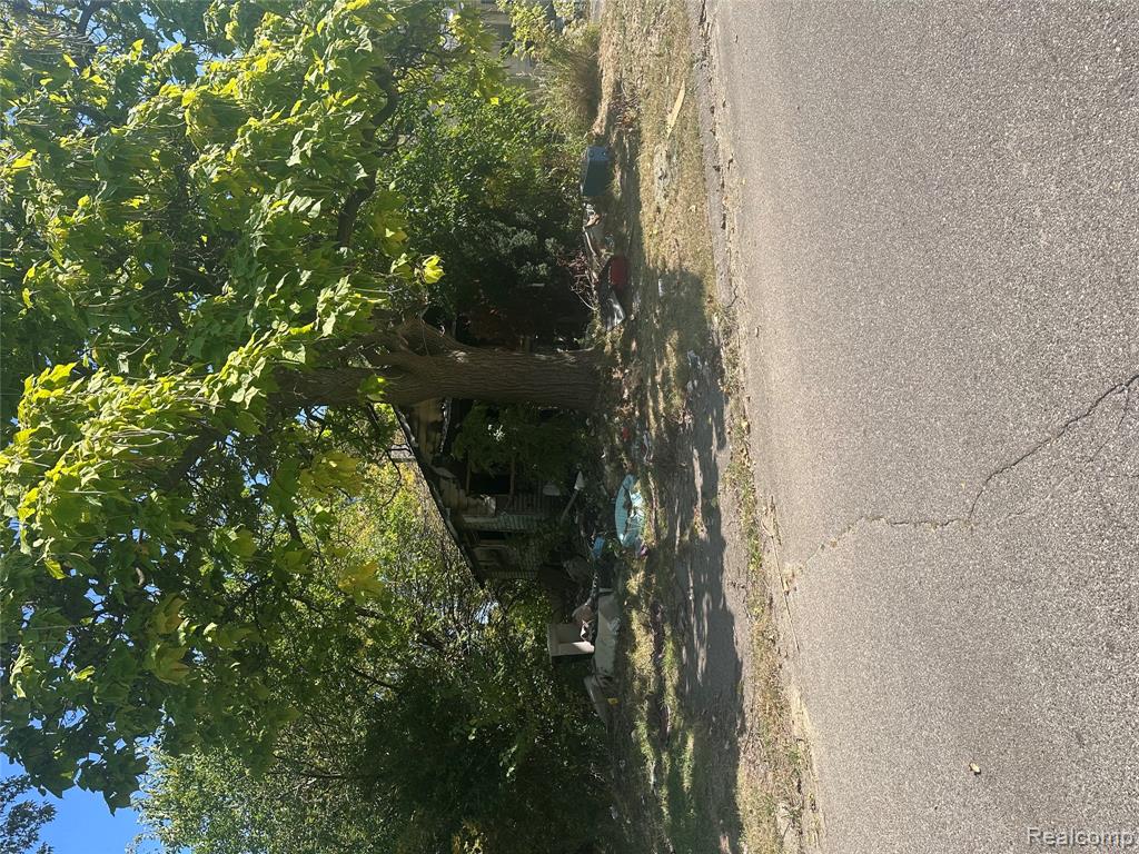 911 Hughes Avenue, Flint, MI 48503 — Photo 2