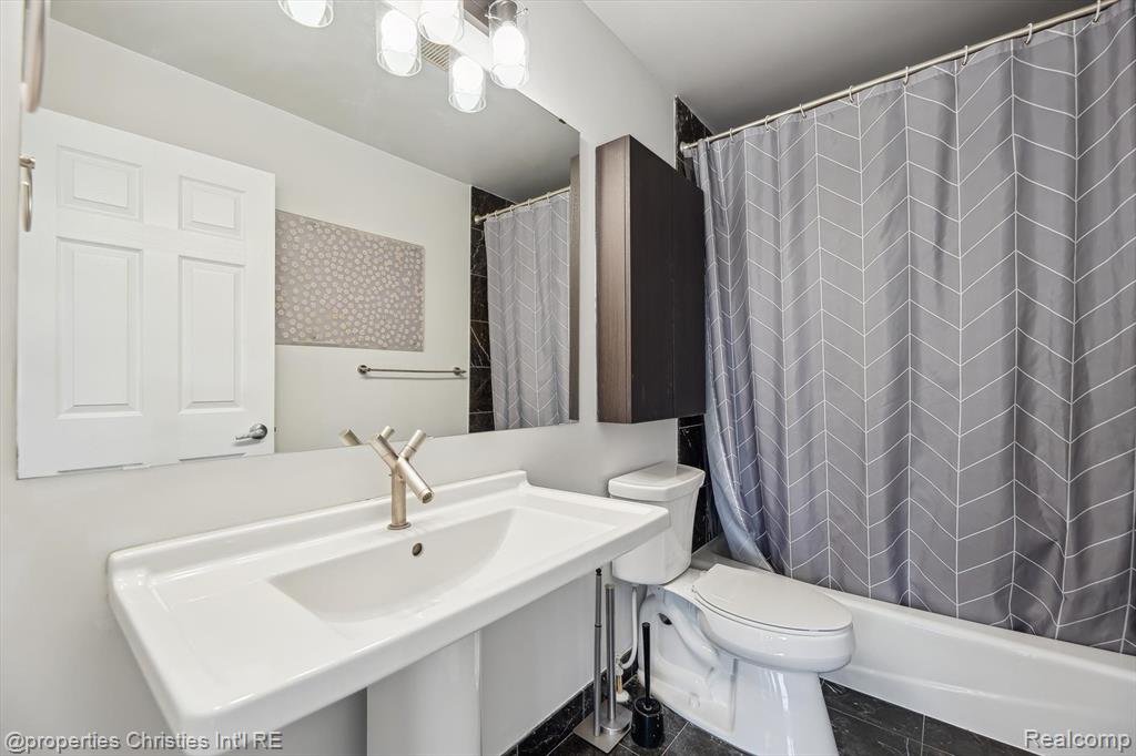 39771 ROCKCREST Circle, Northville, MI — Photo 30
