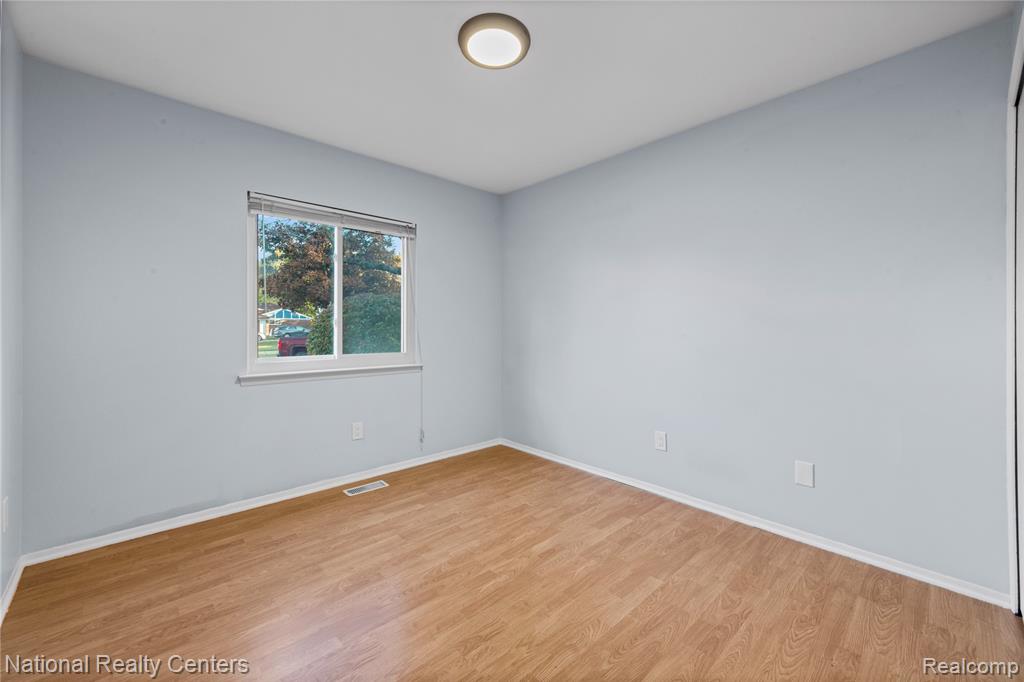 5501 Fox Chase Lane, Clarkston, MI — Photo 16