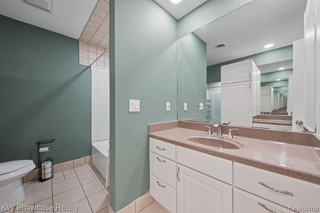 1112 W Cook Road, Grand Blanc, MI 48439 — Photo 34
