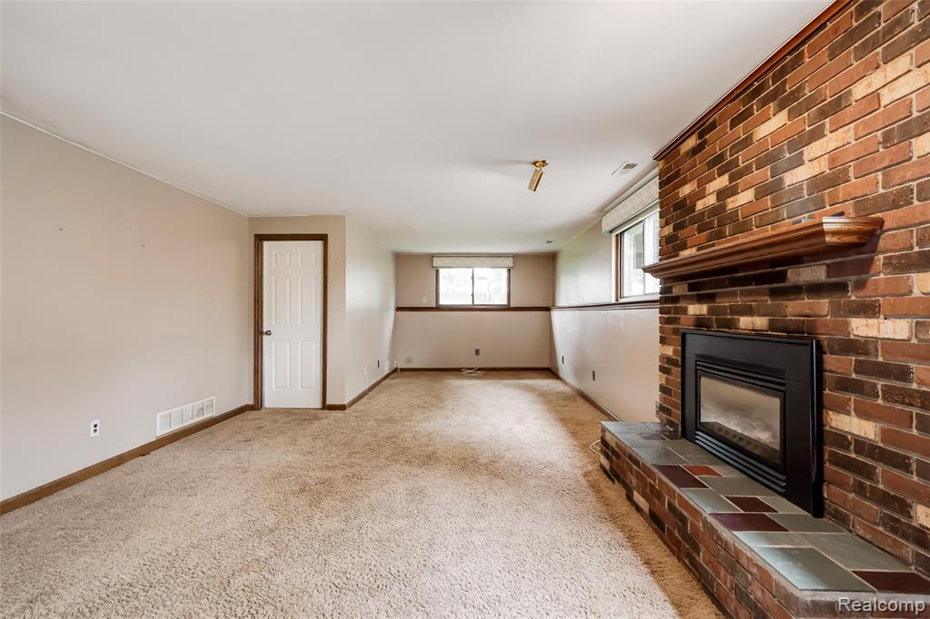24705 Colonial Drive, Woodhaven, MI 48183 — Photo 31