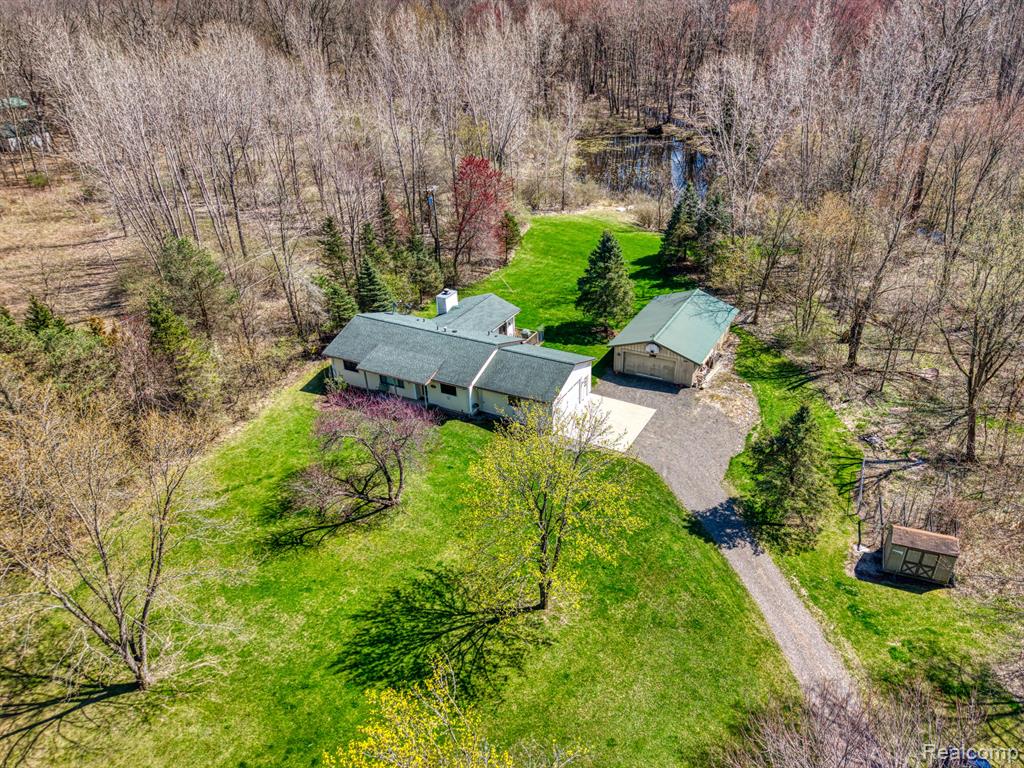 9333 W COON LAKE Road, Gregory, MI 48137 — Photo 2
