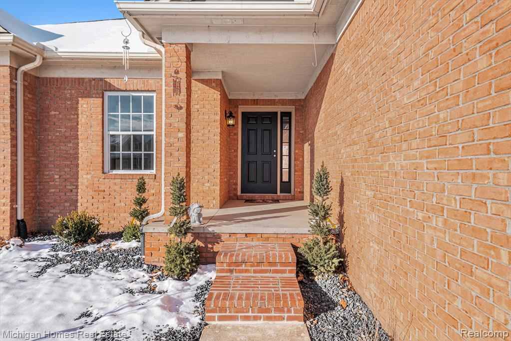 8096 Peninsula Circle, Grand Blanc, MI — Photo 2