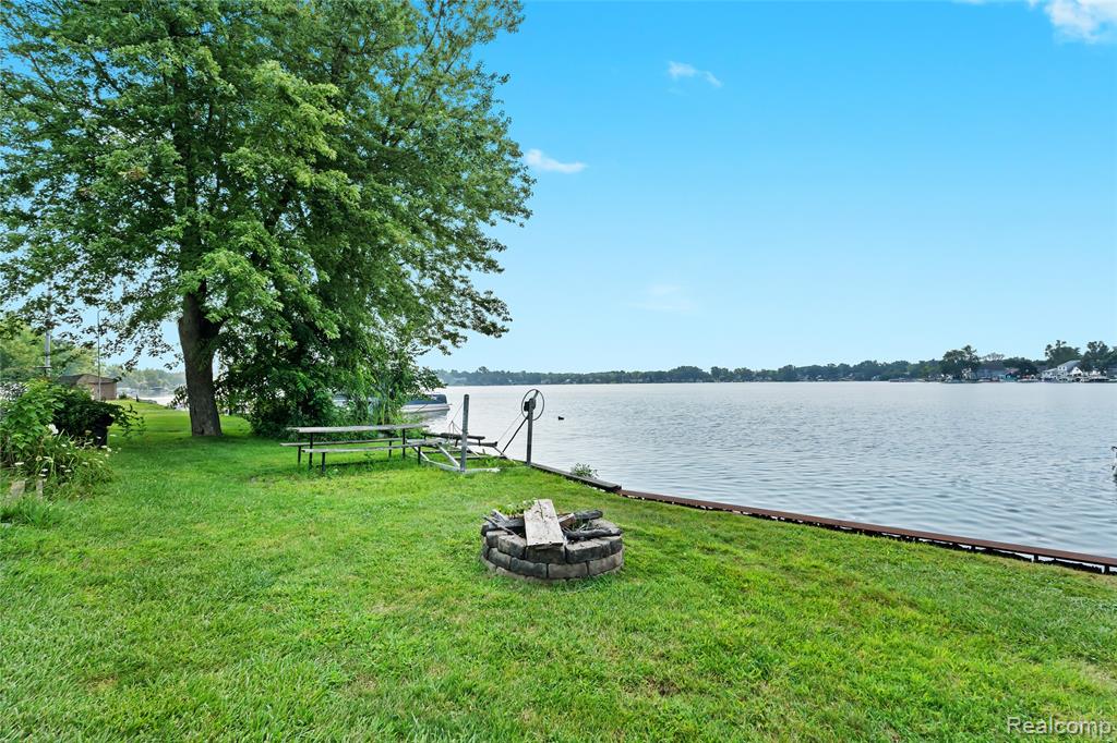 9044 Kemper Drive, South Lyon, MI 48178 — Photo 4