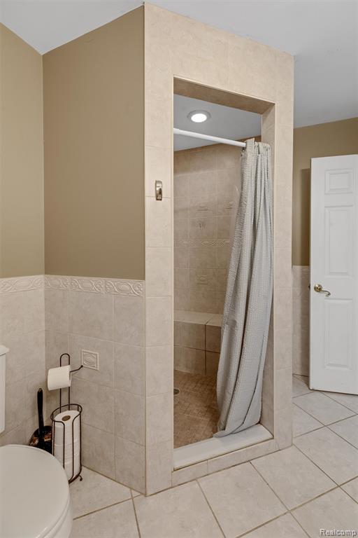 415 Leon Road, Walled Lake, MI 48390 — Photo 27