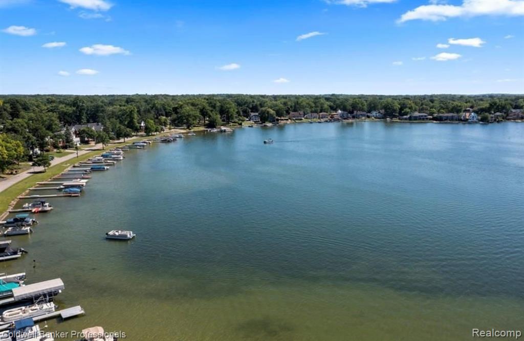 1921 Beverly Street, Sylvan Lake, MI 48320 — Photo 23