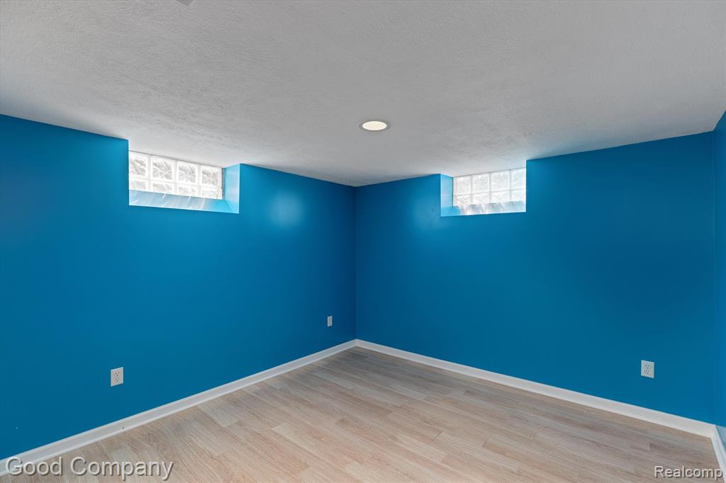 396 UNIVERSITY Street, Ferndale, MI 48220 — Photo 18