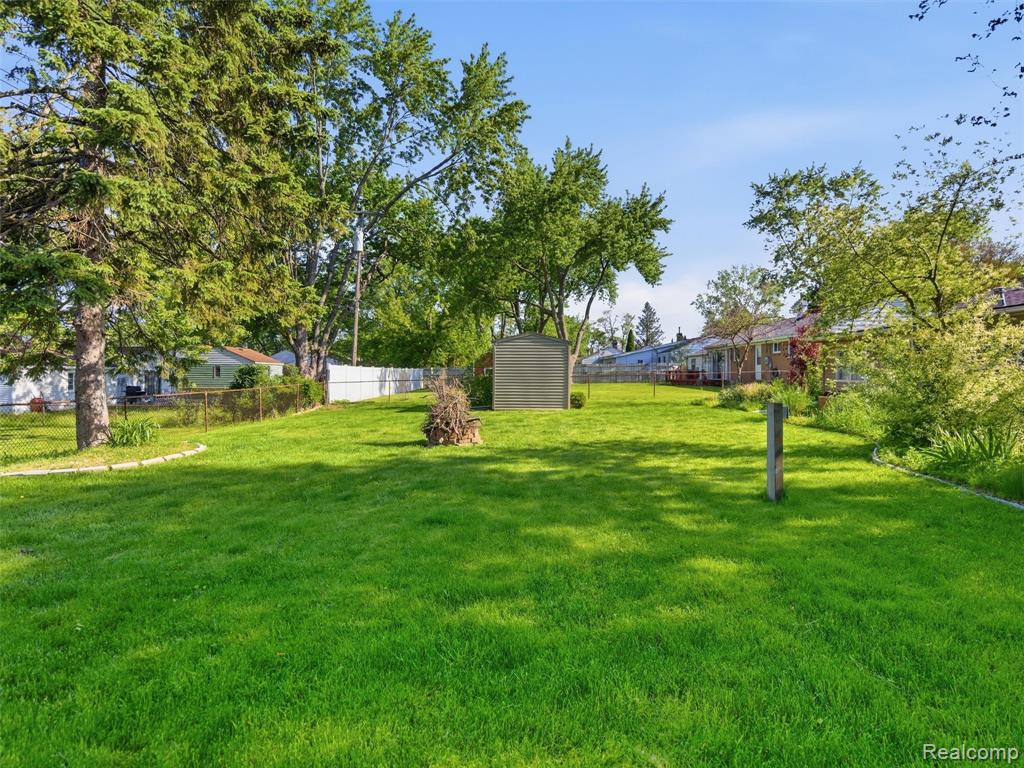 3557 Frankman Avenue, Waterford, MI 48329 — Photo 26
