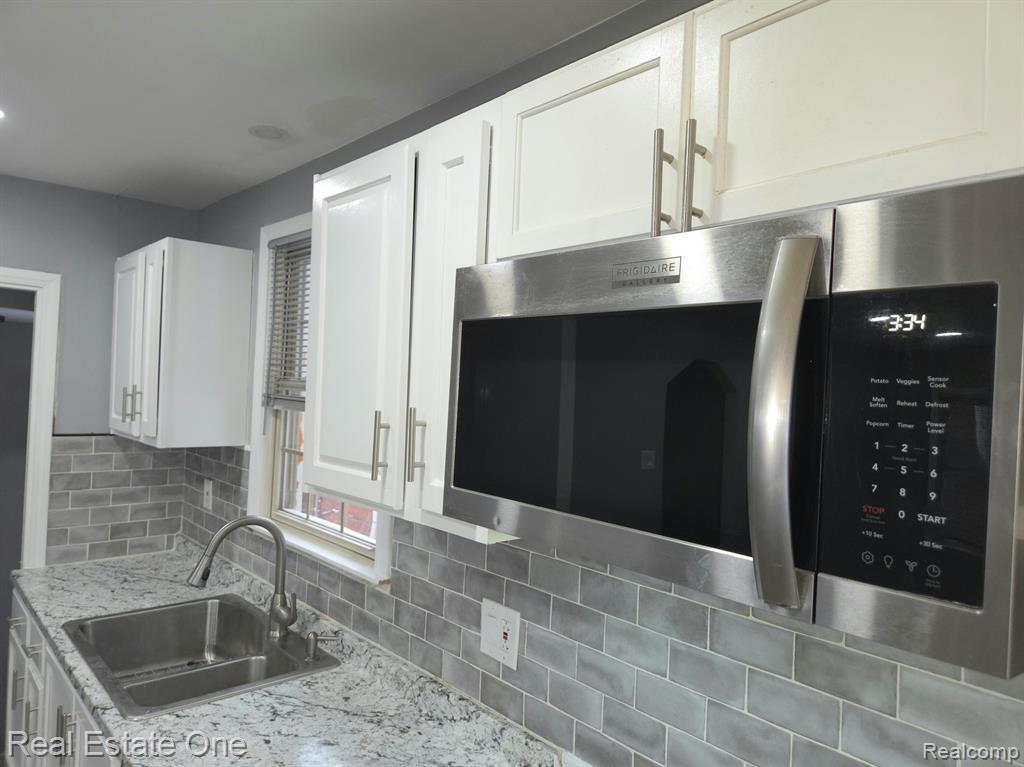 8254 Sussex Street, Detroit, MI 48228 — Photo 10