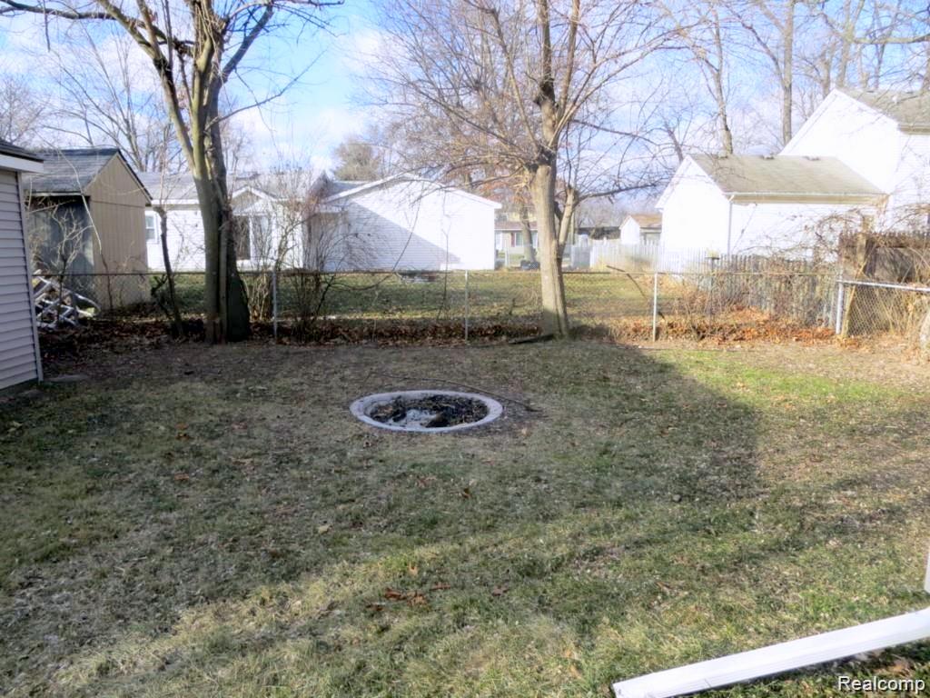 4675 Lakeborn Drive, White Lake, MI 48383 — Photo 14