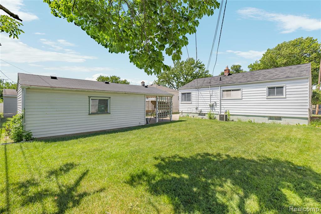 33441 Leona Street, Garden City, MI — Photo 38