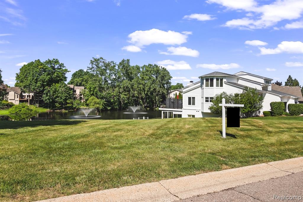 1062 FOREST BAY Drive, Waterford, MI 48328 — Photo 9