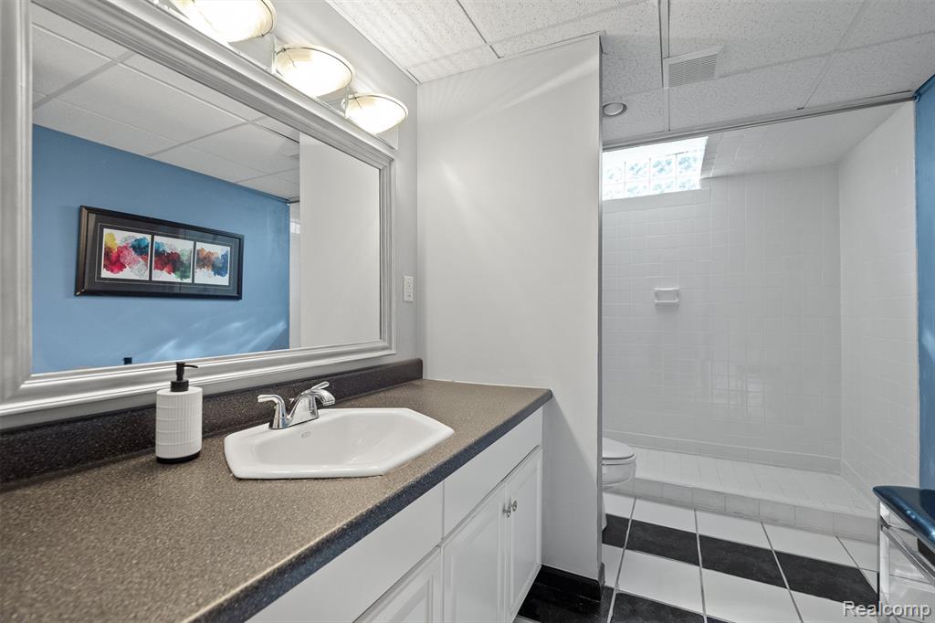 6993 Crosswell Drive, West Bloomfield, MI — Photo 35