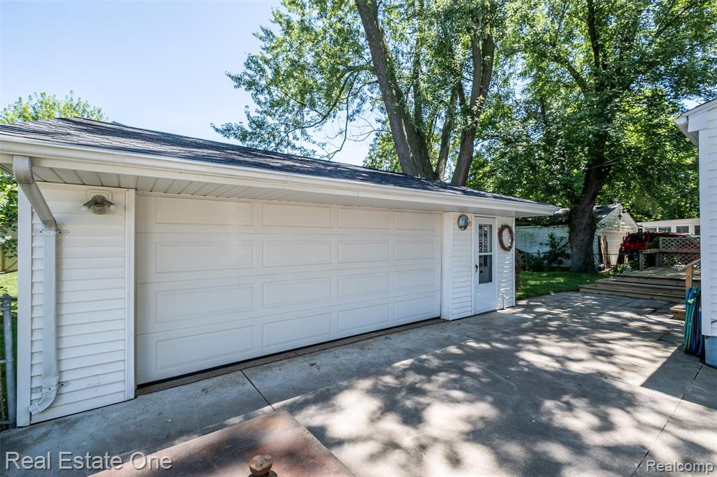 4217 Carmanwood Drive, Flint, MI 48507 — Photo 36