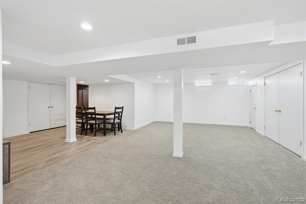 25961 Warrington Street, Dearborn Heights, MI 48127 — Photo 31