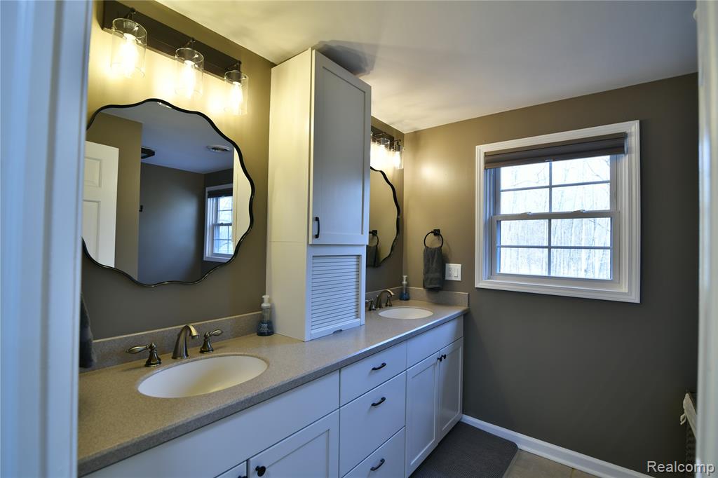 9693 BURNING TREE Drive, Grand Blanc, MI 48439 — Photo 34