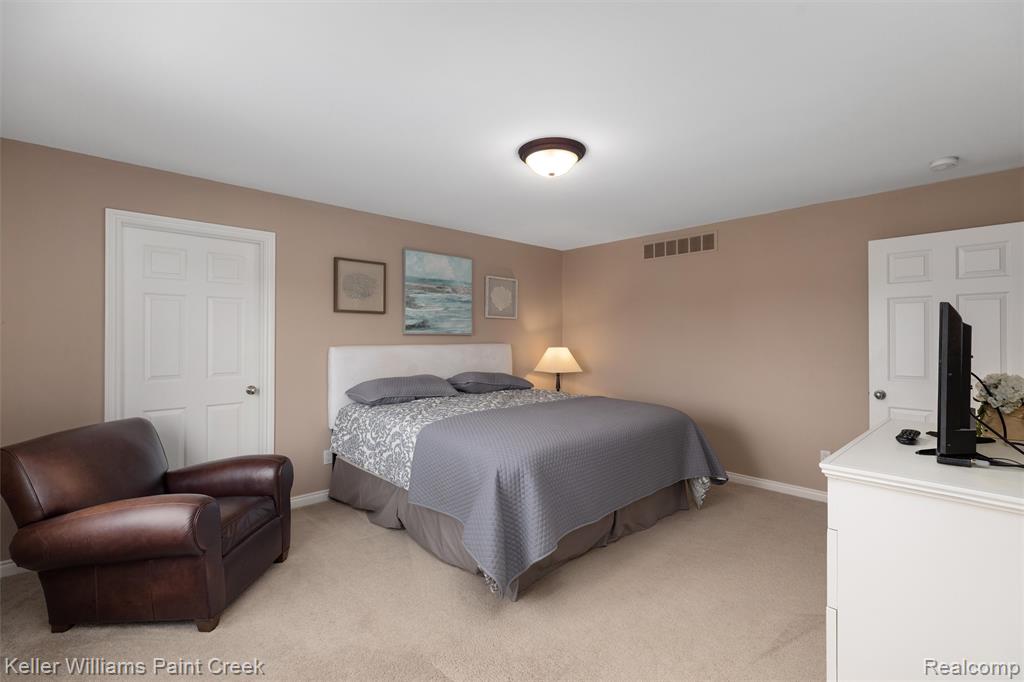 676 Majestic, Rochester Hills, MI 48306 — Photo 33