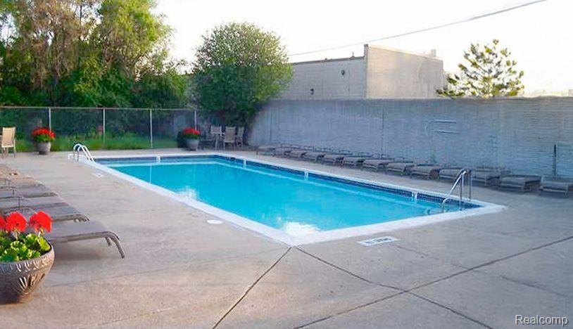 30475 W 14 Mile Rd, 74, Farmington, MI 48334 — Photo 32