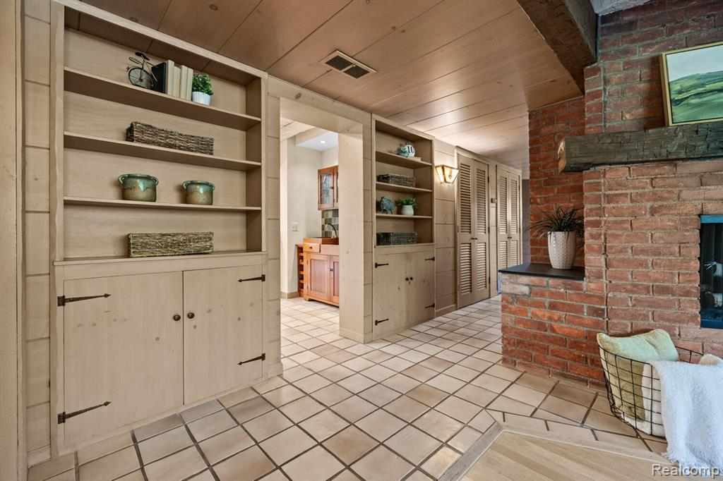 18234 Arselot Drive, Northville, MI 48168 — Photo 28