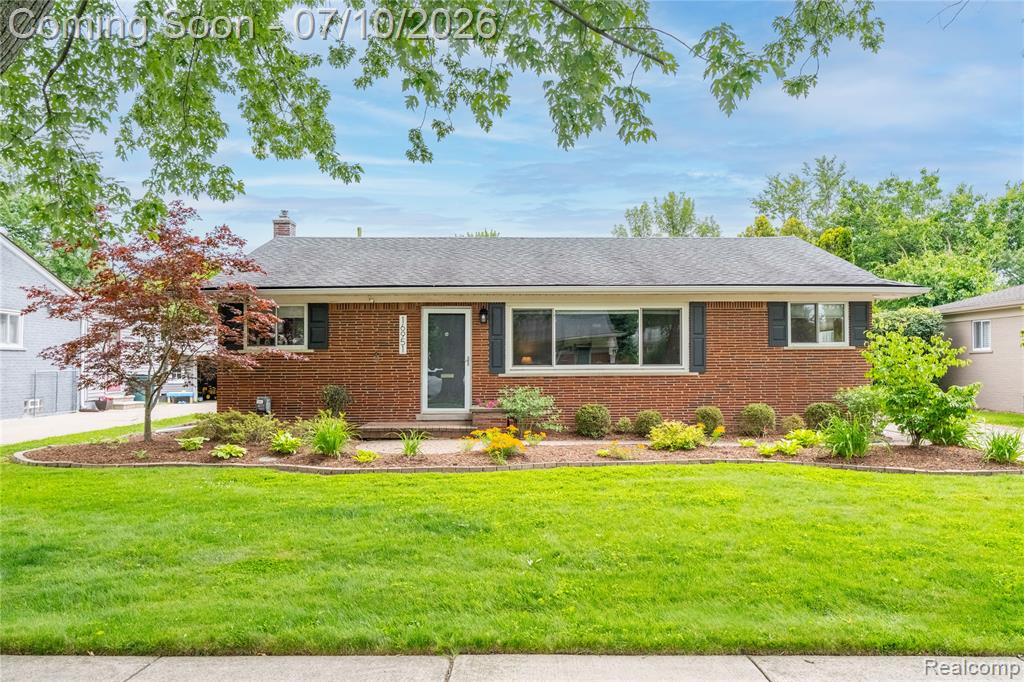16951 Elizabeth Street, Beverly Hills, MI 48025