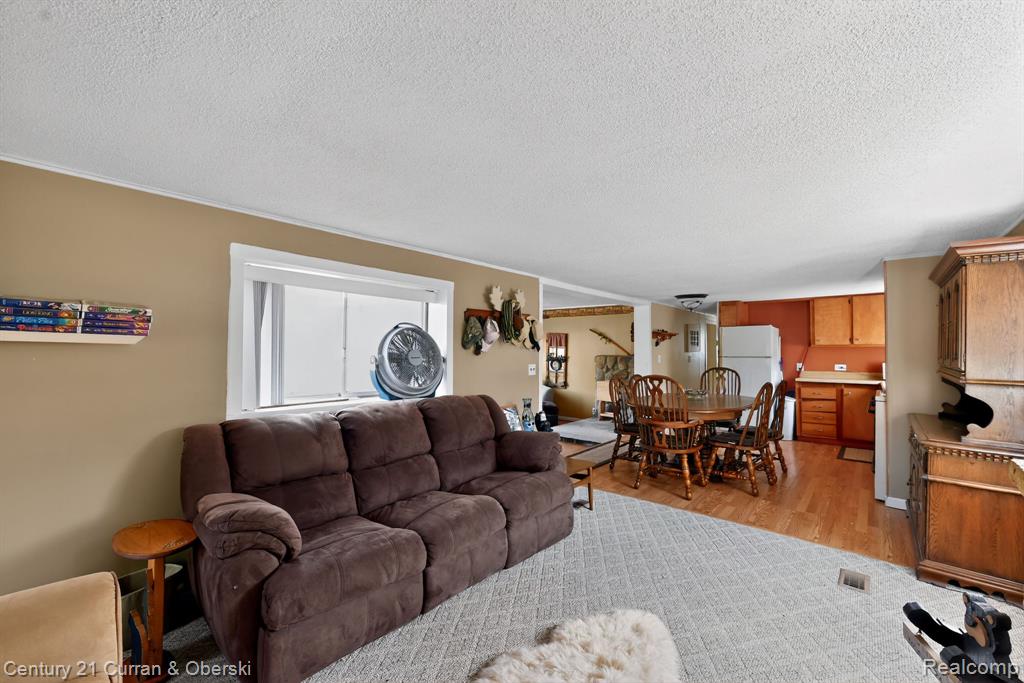 10 S Imperial Drive, MI 48763 — Photo 7