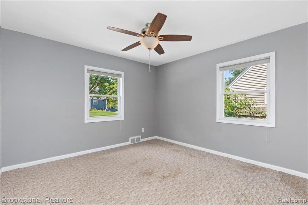 516 N EDGEWORTH Avenue, Royal Oak, MI 48067 — Photo 10