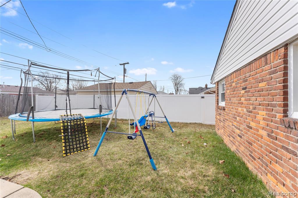 18055 Hinton Street, Riverview, MI 48193 — Photo 20