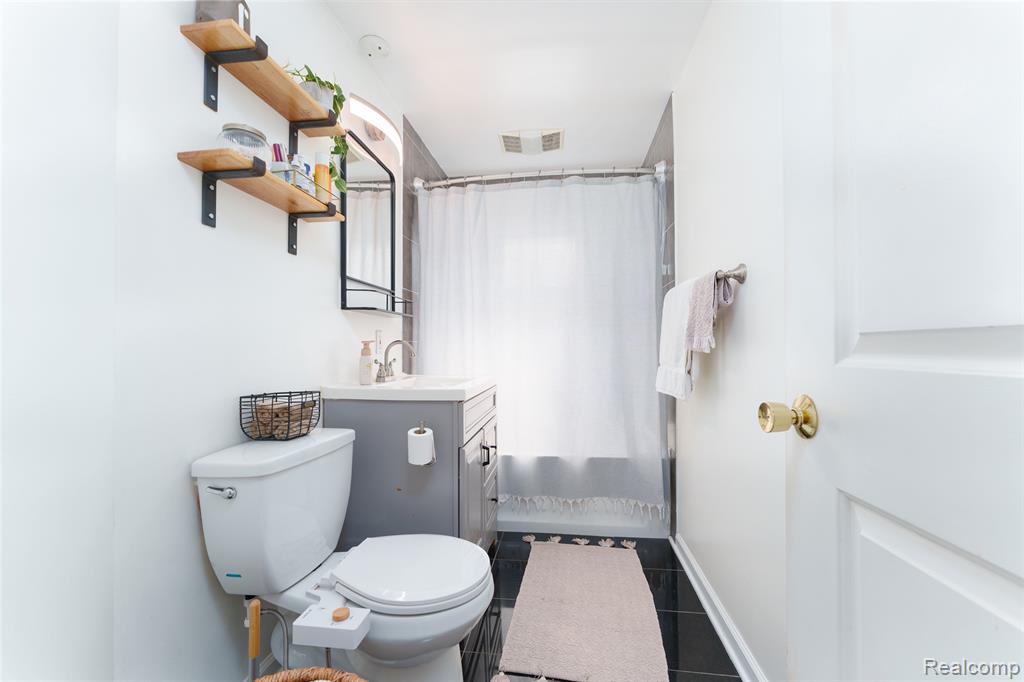 25550 Pennie Street, Dearborn Heights, MI 48125 — Photo 11
