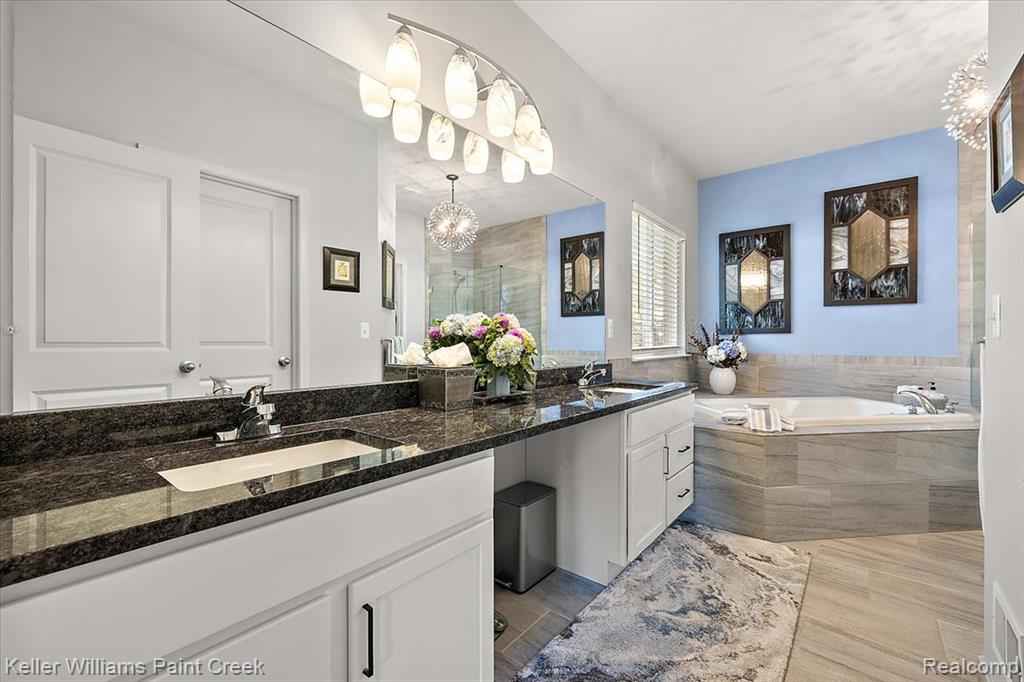 84 Greenan Lane, Lake Orion, MI 48362 — Photo 12