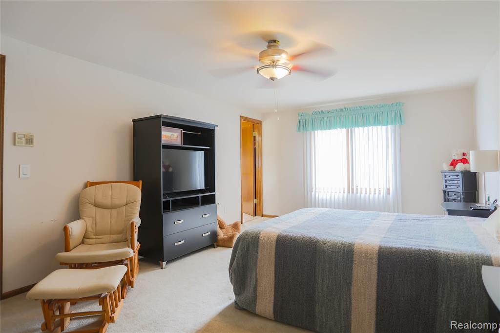 810 Box Canyon Court, Rochester Hills, MI 48309 — Photo 34