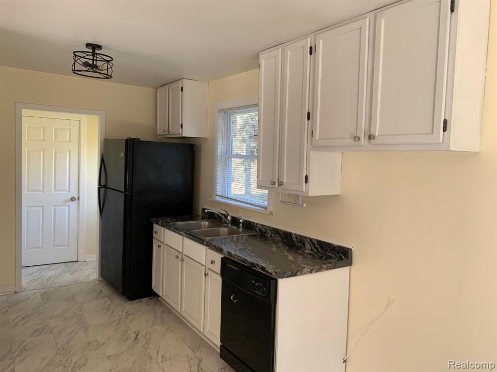 477 Crediton Street, Lake Orion, MI 48362 — Photo 11