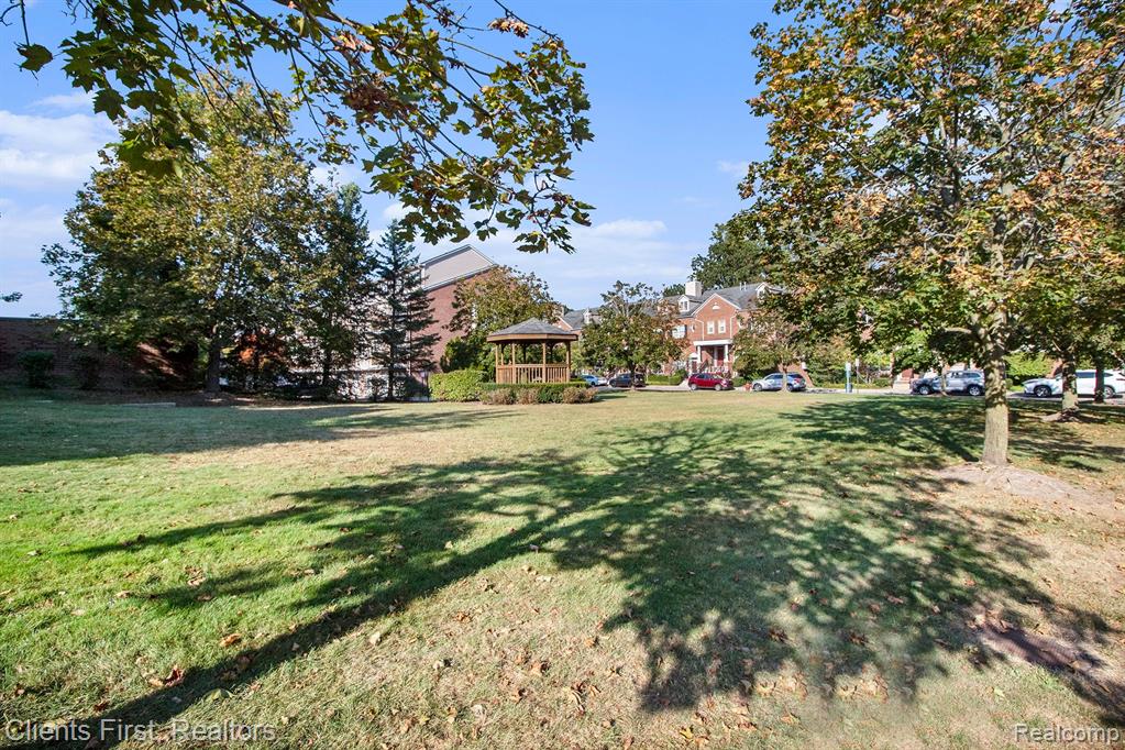 16870 FARMINGTON Road, Livonia, MI 48154 — Photo 25