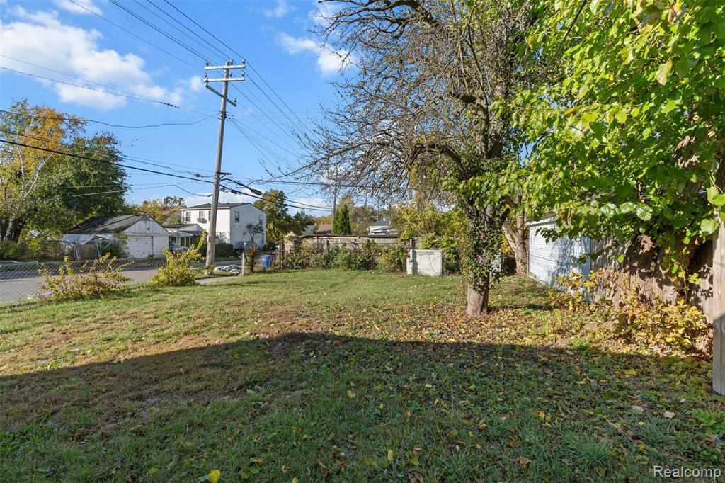 8203 Brace Street, Detroit, MI 48228 — Photo 24