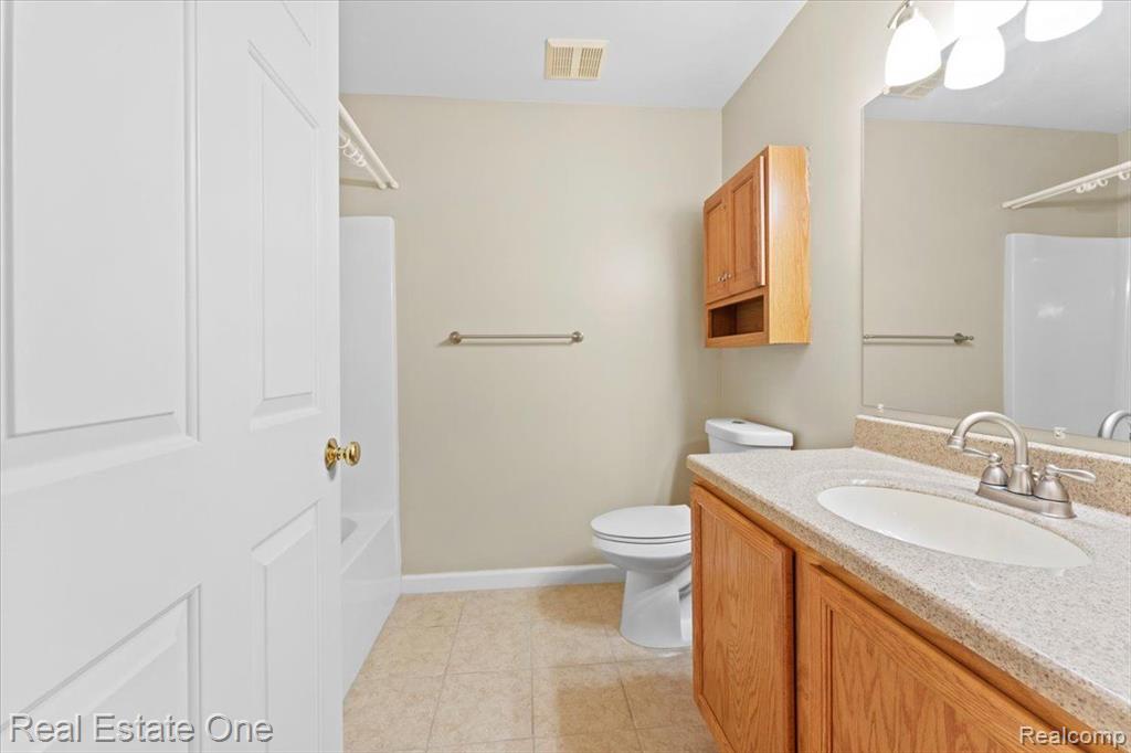 3261 WHITAKER Drive, 146, Melvindale, MI — Photo 12