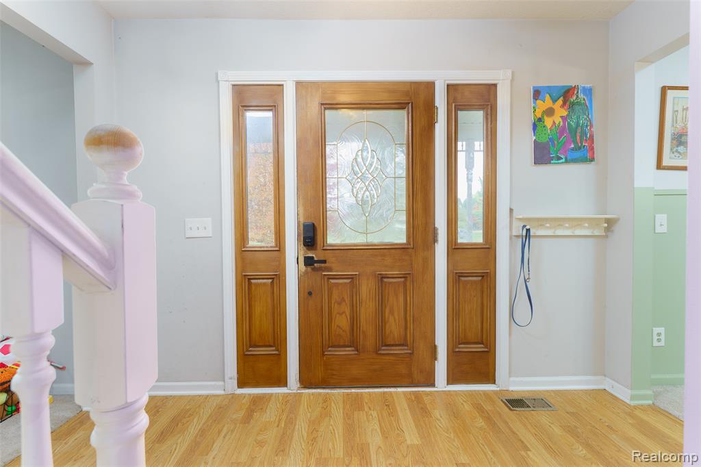 10887 Mackinaw Trail, Fowlerville, MI 48836 — Photo 2