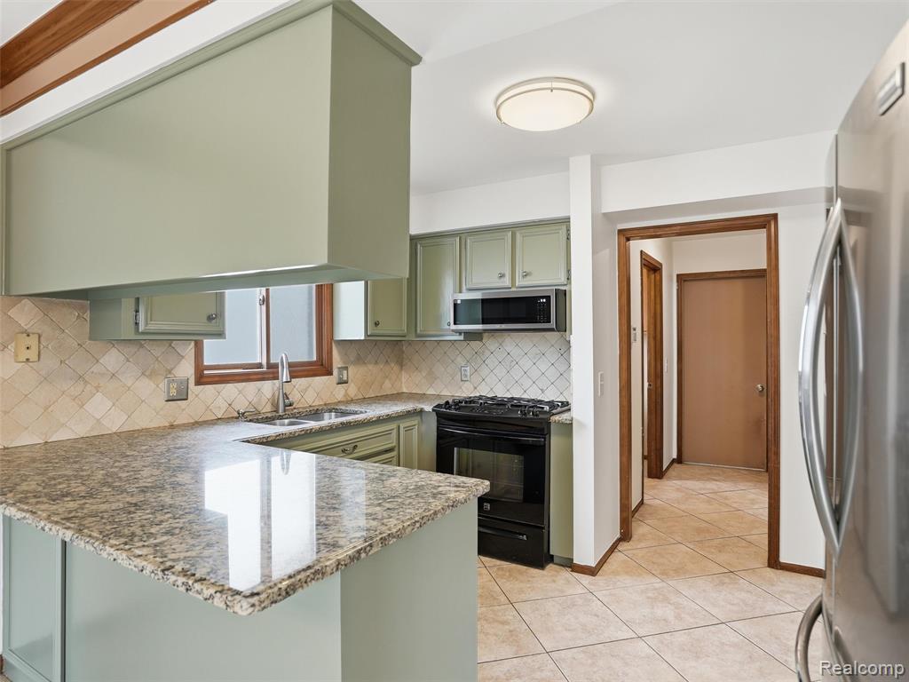 46689 Barbara Drive, Macomb, MI 48044 — Photo 14