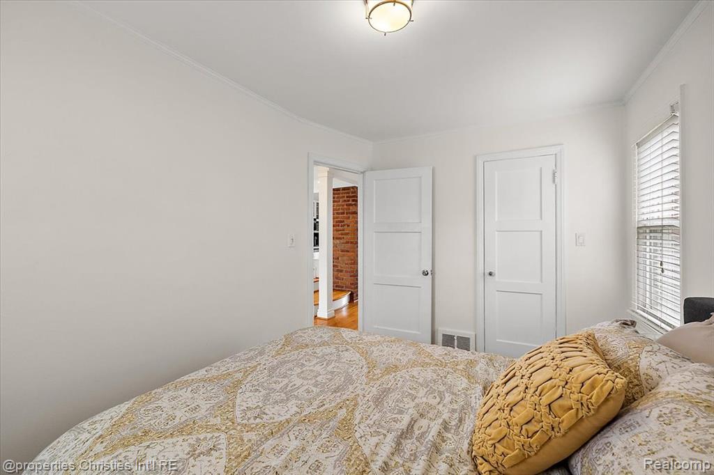 559 E Southlawn Boulevard, Birmingham, MI 48009 — Photo 16