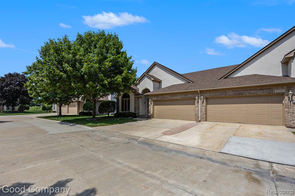 47284 Hunters Chase Drive, Macomb, MI 48042 — Photo 3