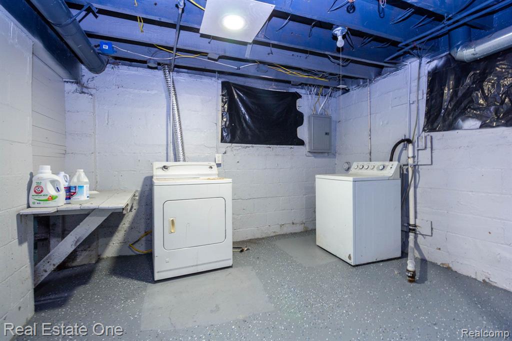 12568 Wilshire Drive, Detroit, MI 48213 — Photo 34