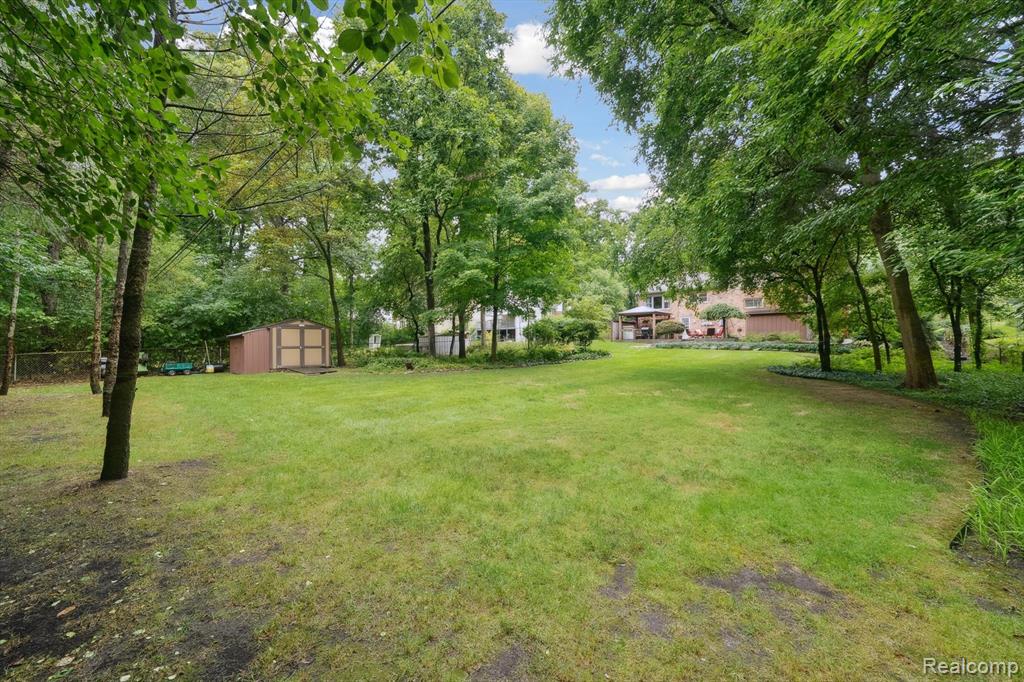 425 Kendry Avenue, Bloomfield Hills, MI 48302 — Photo 48