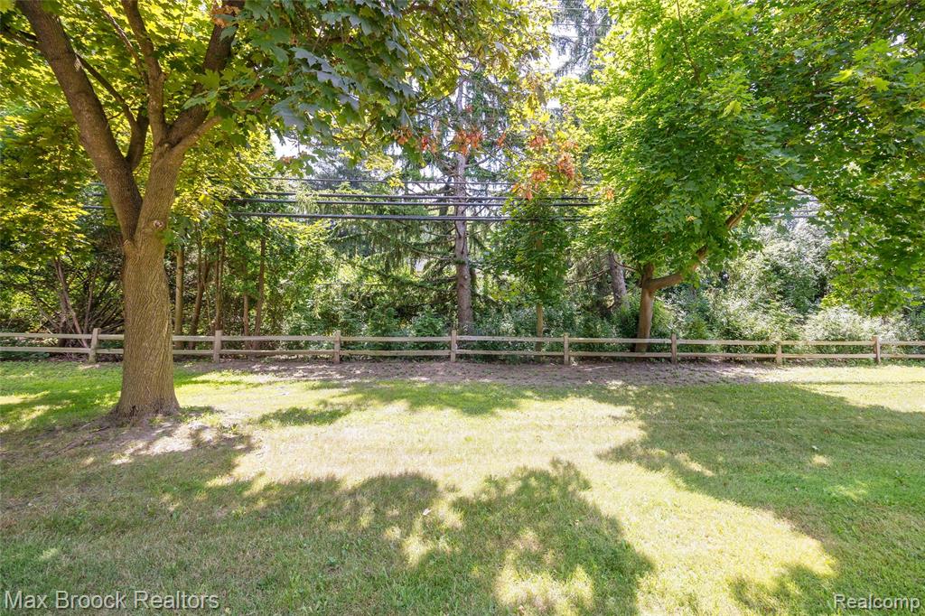 30830 Lincolnshire E, Beverly Hills, MI 48025 — Photo 25