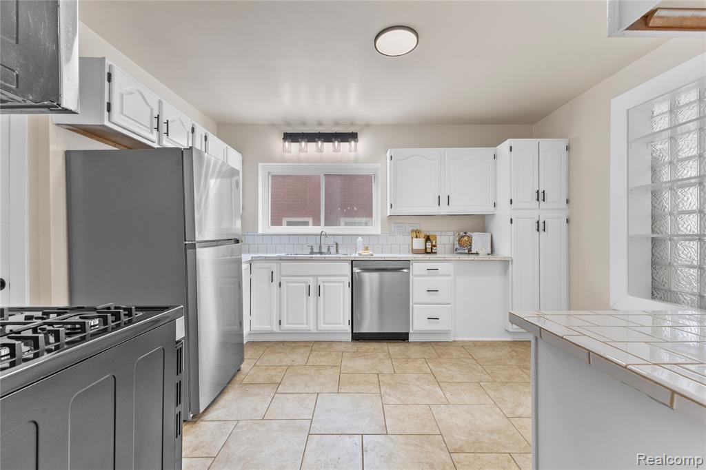 24857 Landau, Center Line, MI 48015 — Photo 14