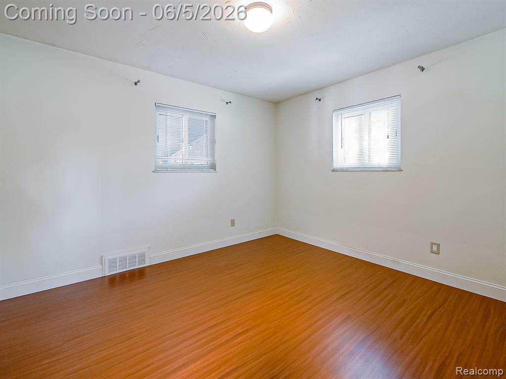 719 E Summit Street, Milford, MI 48381 — Photo 12
