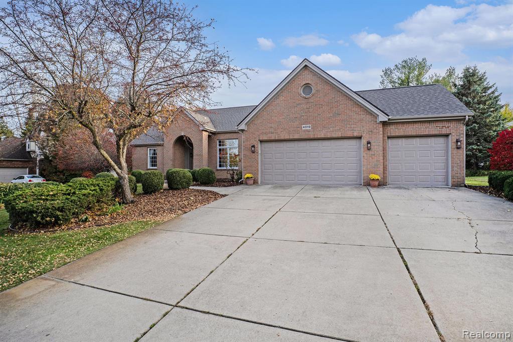 4019 Pine Ridge Court, Fenton, MI 48430 — Photo 3